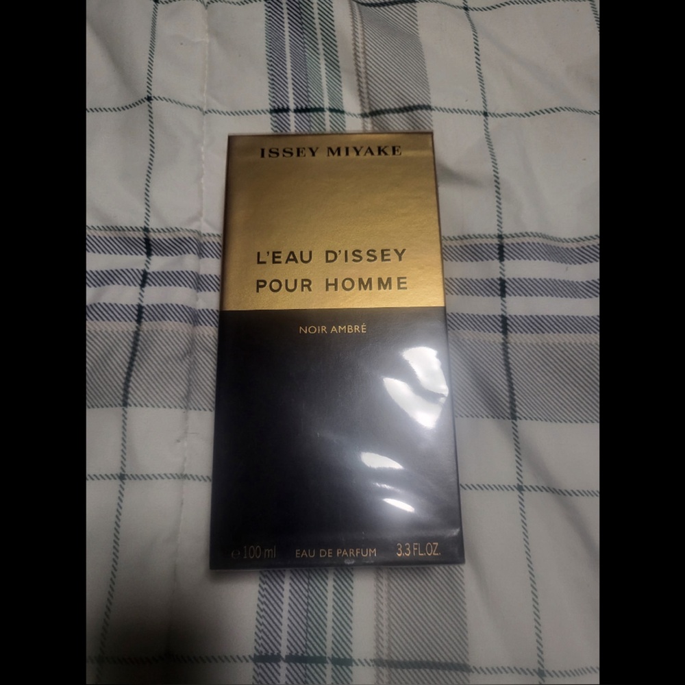 Issey Miyake L'Eau d'Issey Pour Homme - Gold and Black